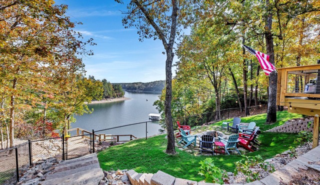 Tigua’s Sunrise - Fishing Pontoon + Dock, Pet-Friendly