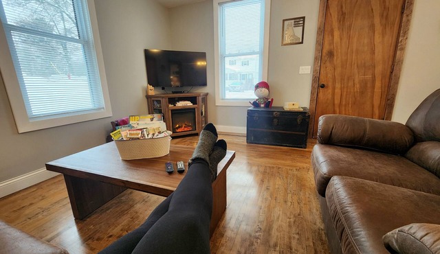Trailside by Backwoods Ventures, Trailside Getaway near beaches, waterfalls, hiking