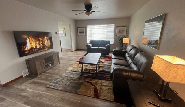 Tranquil Haven: Fully Furnished 3 Bedroom, 2 Bath - 8 Miles to Lambeau Field in Bellevue