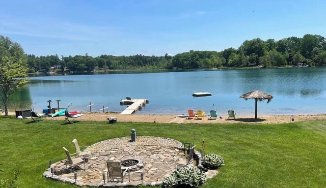 Tranquil Waters on Blue Lake - Barrel Sauna, Hot Tub, Sleeps 12, Fire Pit