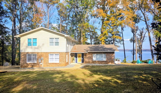 "TRANQUILITY" A LAKEFRONT RETREAT ON LAKE EUFAULA