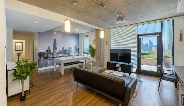 Trendy 3BR/3BA City Apt– Pool+Ping Pong *Room Only