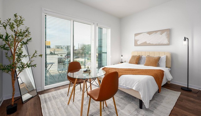 Trendy Studio in Downtown with Private Balcony!