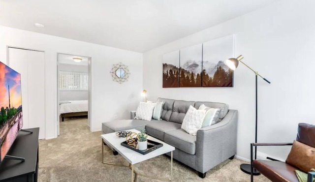 Two bedroom apartment - peaceful community near Detroit River