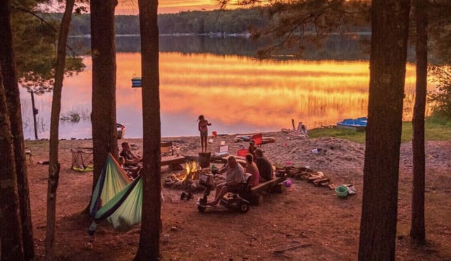 Two Lakes Lodge - Large Cozy Cabin on 2 Lakes with Private Beach and 10 acres!