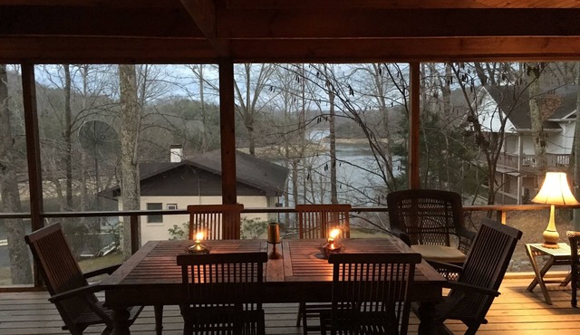 Ultimate Getaway Lake Cumberland, Great Location, easy access to water
