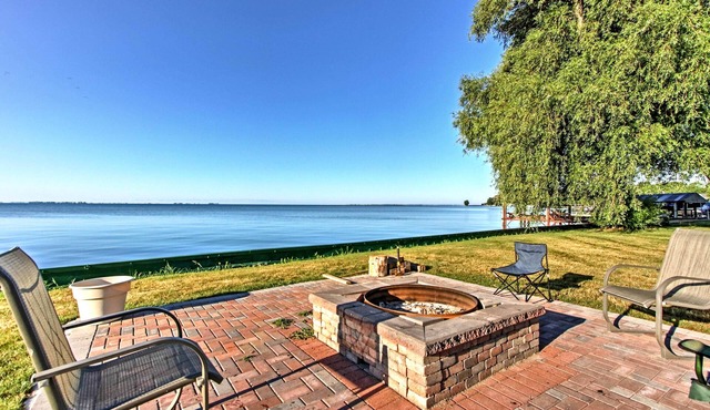 Updated Lake St. Clair Cottage w/Shared Amenities