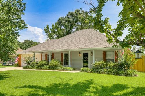 Updated Retreat w/Outdoor Space in Flowood!