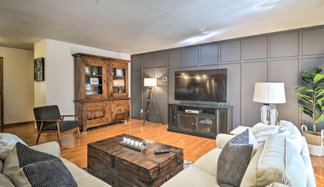 Upscale Family Cottage < 1 Mi to Higgins Lake