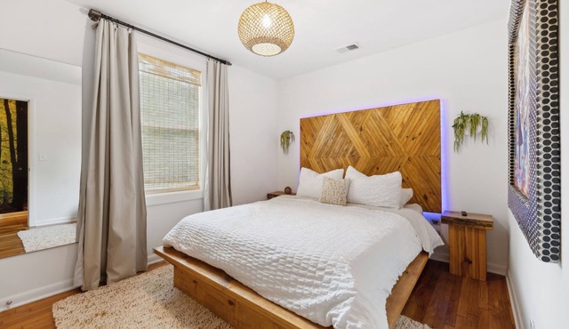 Vibey 2-bedroom unit in duplex in Nashville