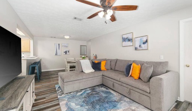 Vibrant Living Near Auburn University l 4BR 4BA