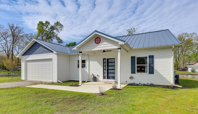 Vineyard Lake Canal Oasis - Pets Welcome!