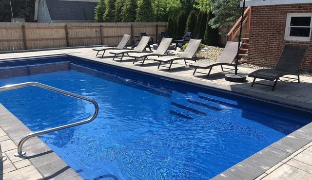 Vintage, restored home w/pool, hot tub & courtyard-just blocks to town & beach