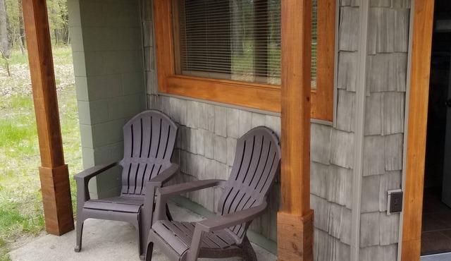 Walhalla Sportsman's Cabin near rivers, lakes, National Forest! Cable tv-wifi