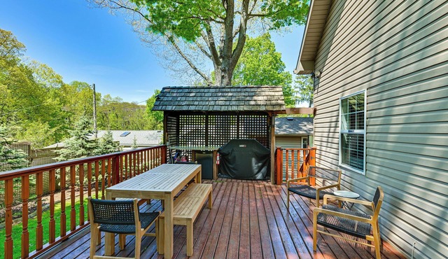 Walk to the Beach: Pet Friendly w/Fire Pit!