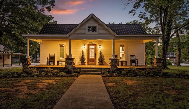 Walkable Cottage with a Fire Pit