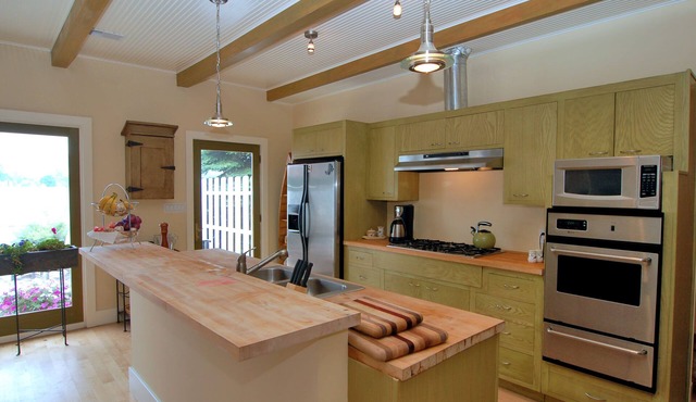 Warren Dunes - Large 2 Br-2 Bath, Hot Tub, Wbfpl , Next To Wineries