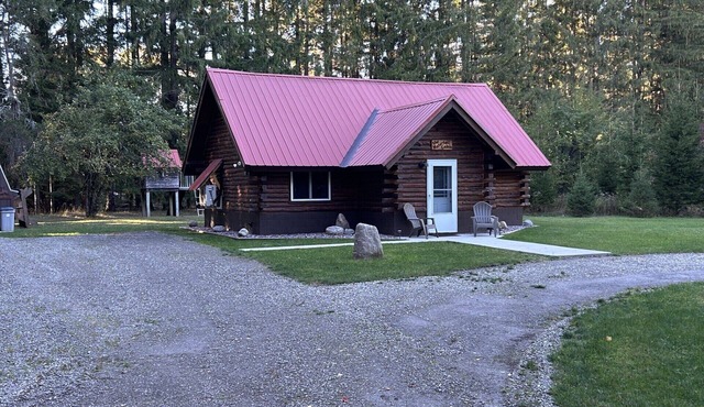 Waterfall Cabin - Pictured Rocks Lodging