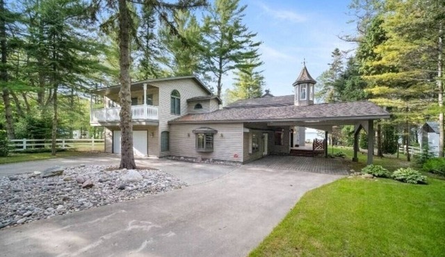 Waterfront! 3000+ sqft w/Games, Hot Tub and Sauna!