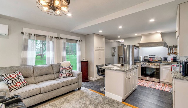 Waterfront Couples Retreat w/Views in Andalusia!