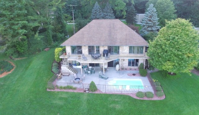 Waterfront home pool, hot tub, dock queen beds