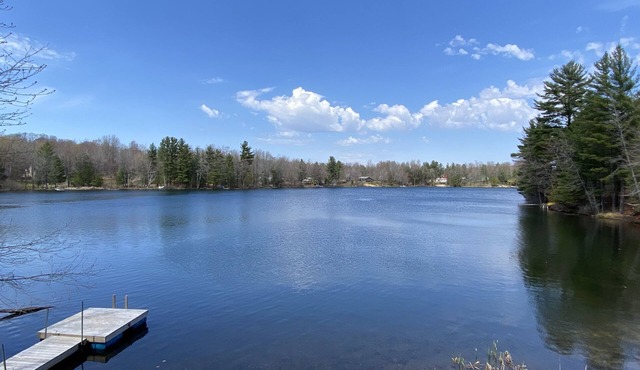 Waterfront home on Perch Lake outside Traverse City. Hot tub. Pool table.