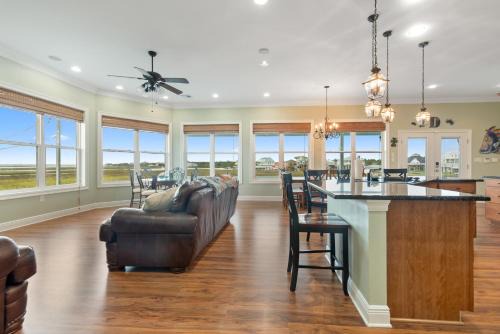 Waterfront Oasis w/Dock, Sleeps 12