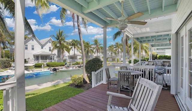 Waterfront Townhome with Boat Slip & Pool Access in Marathon