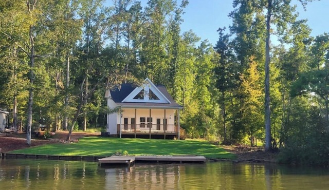 Waverly Creek Retreat-kayaks/fire pit/pet friendly
