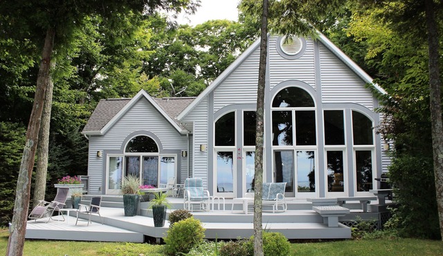 Wavesong Cottage: Perched on Lake Michigan between Ludington and Manistee