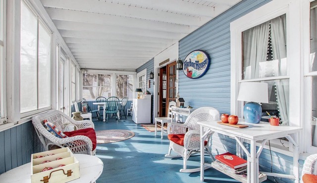 WELCOME TO HARBOR HOUSE! STEP BACK IN TIME AND RELAX AT THE BEACH.