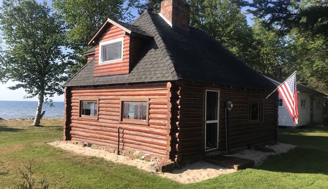 Welcome to Water’s Edge Log Cabin
