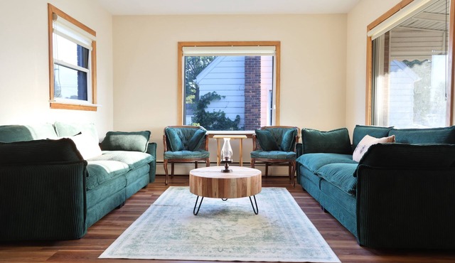 Welcoming 4-bedroom house with AC in charming Dearborn