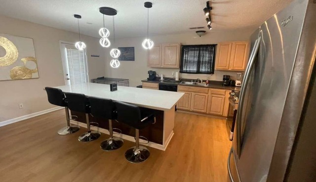 Well-Appointed 6-BR House in Tranquil Olive Branch w/Stylish Modern Furniture
