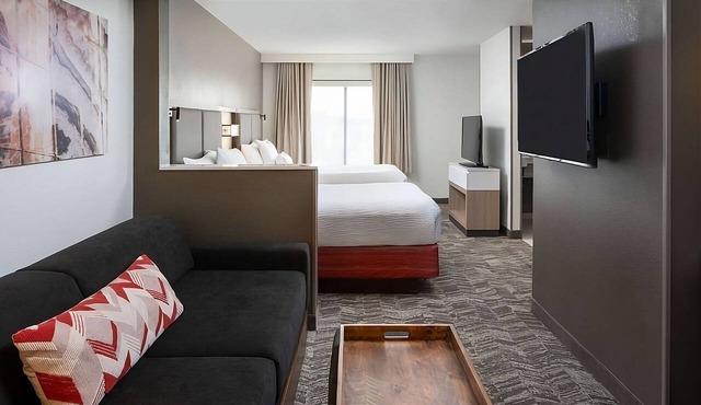 Well-Appointed Suites in Nashville! Pets Allowed, Pool, Kitchenette, Breakfast!