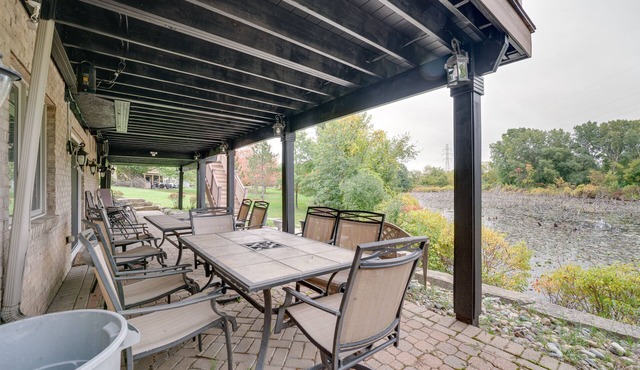 West Bloomfield Retreat: Stay in Nature Preserve!