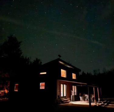 Whispering Pines Cabin - Rustic Escape + Hot tub
