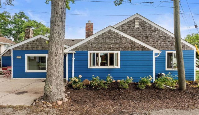 White Lake MI Lakeside Home, Hot Tub, Pet Friendly