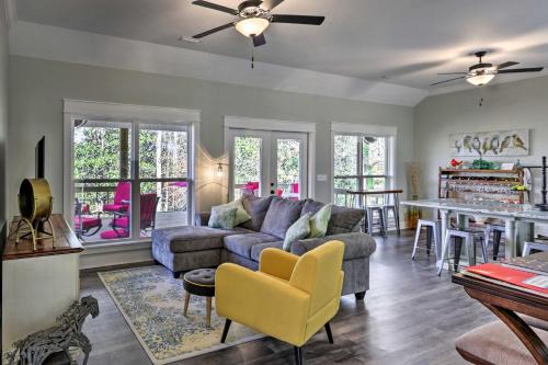 White Oak Creek Home w/Views, Deck & Pool Access!