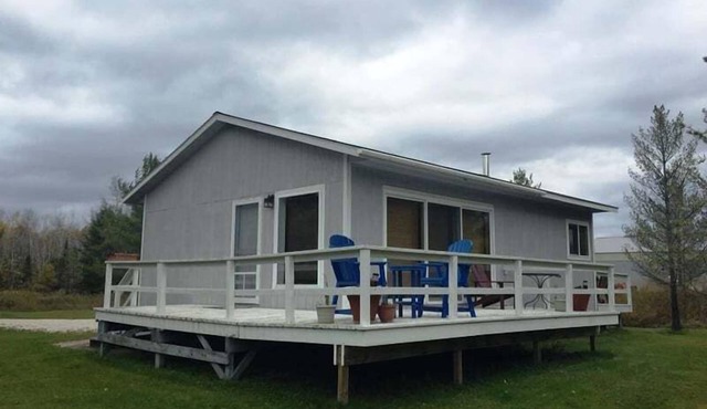 Willows - 2 Bed/1 Bath Cabin minutes from Downtown in La Pointe
