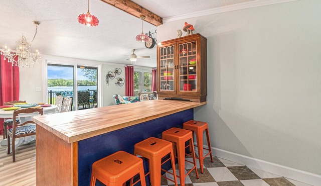 Wonderland: Waterfront + Game Room + Dog Friendly