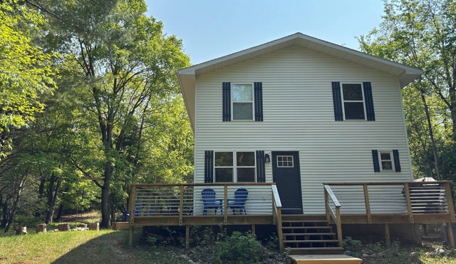 Woods & Water! Lake Michigan house, surrounded by Manistee National Forest!