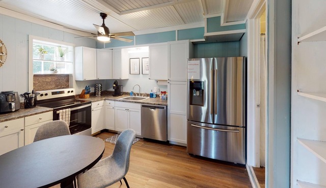 Woodstock 5BR Retreat with 2 Private Living Areas