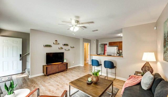 Work & Explore: Tallahassee Townhome in Tallahassee