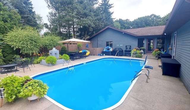 Your Own Private Resort with Pool and Hot Tub in Saugatuck-Holland-Douglas