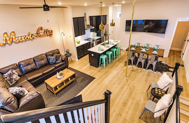 BACHELOR/ETTE COMPOUND ★ NEAR DOWNTOWN | SLEEPS 30
