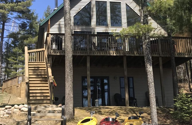 Bear's Den Lakefront Chalet w/Hot Tub Kayaks WiFi A/C Golf Ski Snowmobile Sled!