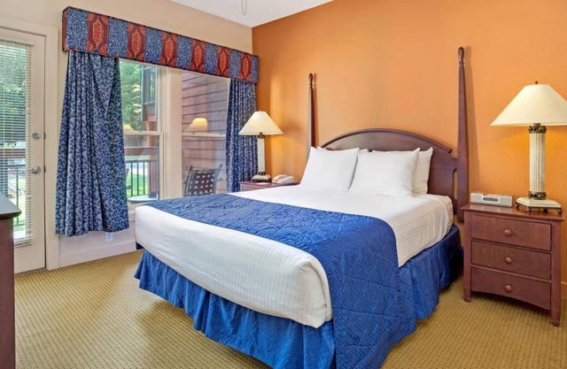 Comfort & Convenience! 2 Awesome Units! Close to Foxfire Mountain Adventure Park, Pool