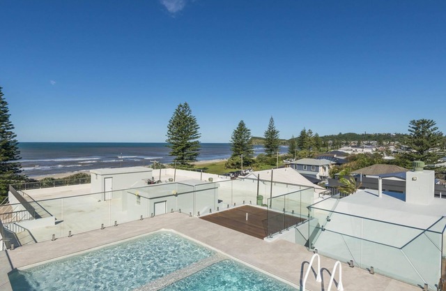 Wintersview 2 - Beachfront Apartment with Rooftop Pool in Lennox Head