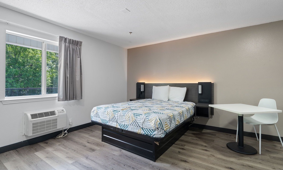 Ferry Pass Hotel | Southern Suites Pensacola Davis